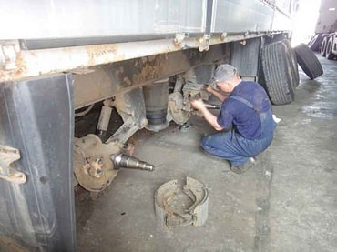 Ремонт грузовиков, фур, тягачей, прицепов и полуприцепов 