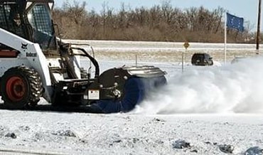 Очистка территорий от снега
