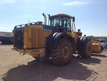 John Deere  744K
