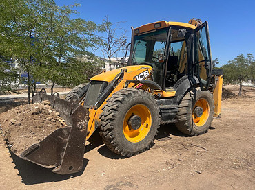 JCB (JS 200W)