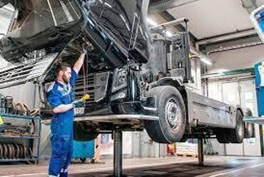 Сервисное обслуживание, диагностика и ремонт грузовых автомобилей.