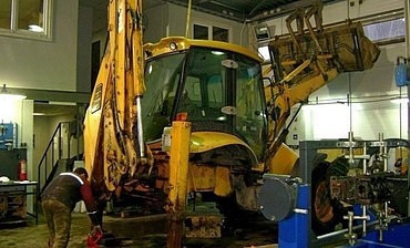 Мы занимаемся ремонтом экскаваторов-погрузчиков