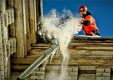 Удаление снега с крыш