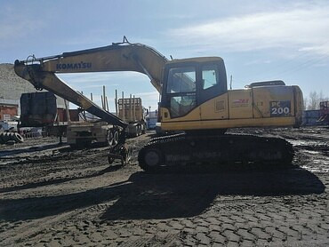 Komatsu PC200-7