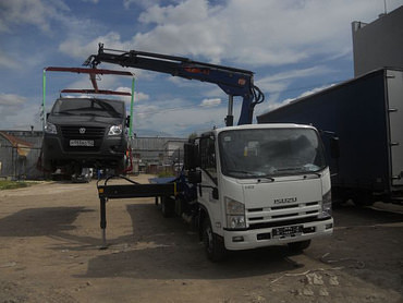 Isuzu 90 с прямой платформой и КМУ
