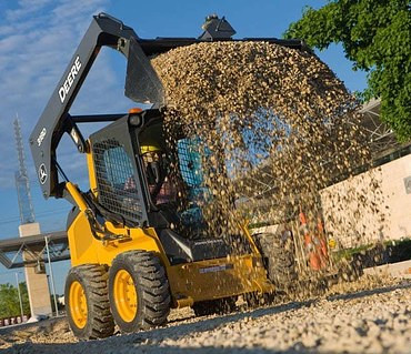 John Deere 324G, Bobcat S100