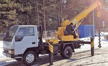 Бурение ям под столбы и опоры