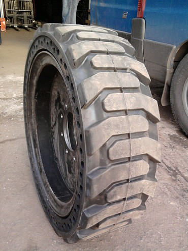 Шины для мини-погрузчиков SAMSON, SOLIDEAL, BRIDGESTONE и других