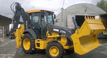 John Deere 325
