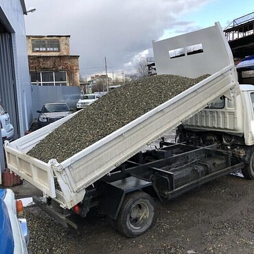 Доставка песка, чернозёма, щебня 