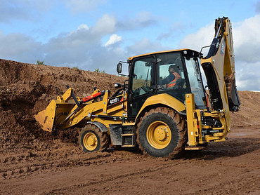 Копка траншей под водопровод