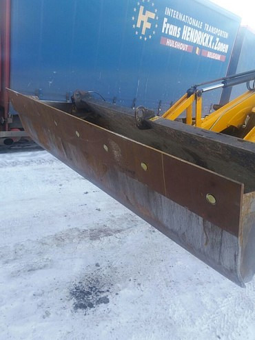 Другое для экскаваторов-погрузчиков Komatsu, JCB, Volvo и других