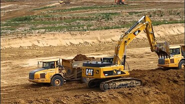 Caterpillar, Liebherr, Hitachi