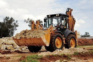 Копка траншей под фундамент