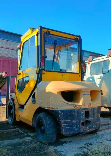 Komatsu FD30T-17