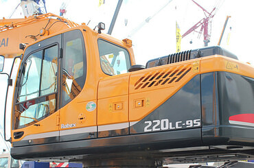 Hyundai R220, HITACHI ZX240-3