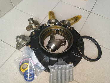 Запчасти для экскаваторов-погрузчиков Komatsu, Volvo, Terex и других