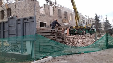 Демонтаж строений, снос зданий и сооружений