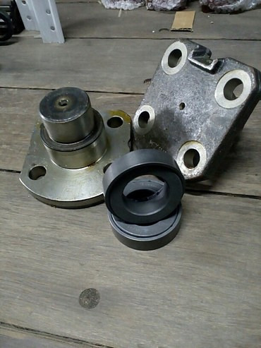 Запчасти для экскаваторов-погрузчиков Komatsu, JCB, Volvo и других