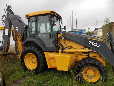 JOHN-DEERE 710J