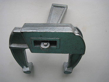 Замок клиновой литой  клиновой литой оцинкованый