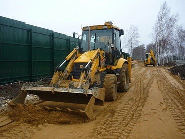 JCB 4CX, VOLVO BL71B.
