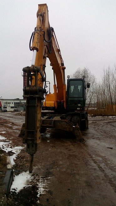 Hyundai, JCB.