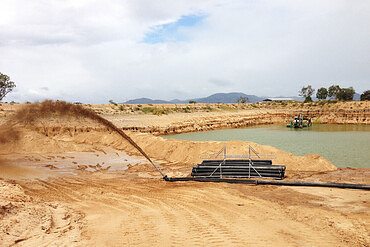 Доставка материалов самосвалами