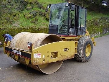CATERPILLAR CS-533 E