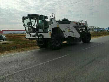 Wirtgen WR2400, Fend 936.