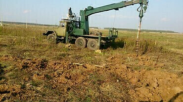 Бурение ям под столбы и опоры