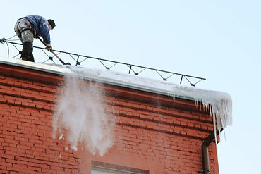 Уборка снега с крыш