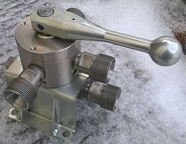 Кран четырехходовой ДКТ-222 для поливомоечных машин