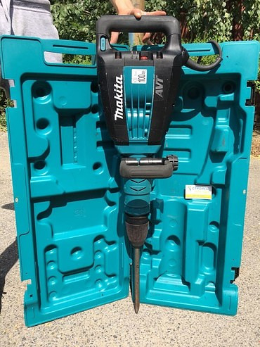 MAKITA HM1203C