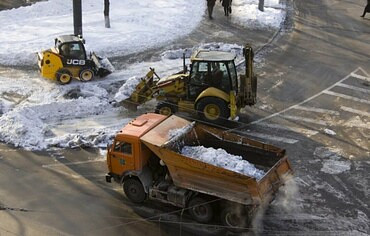 Уборка снега зимой