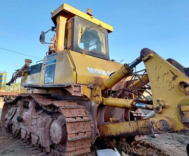 Komatsu D275