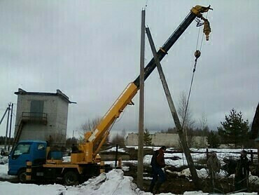 Бурение ям под столбы и опоры