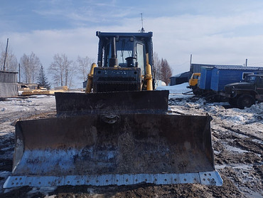 John Deere 850J, Коматсу