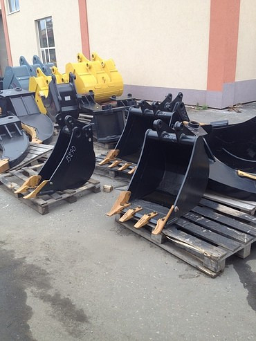 Запчасти для экскаваторов-погрузчиков Hyundai, XCMG, Komatsu и других