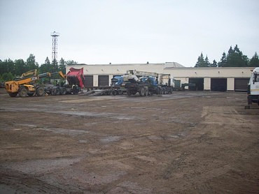 Грузовая стоянка техники