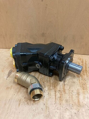 Аксиально-поршневой насос с наклонным блоком