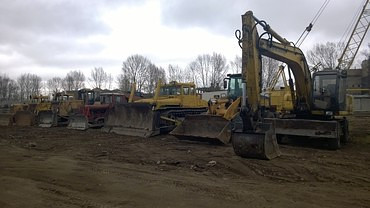 Грузовая стоянка техники