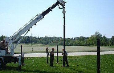 Бурение ям под столбы и опоры