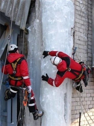 Очистка кровли от снега и наледи