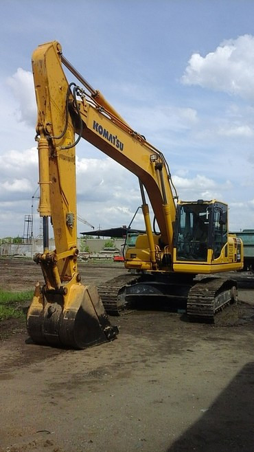 Komatsu PC220-8