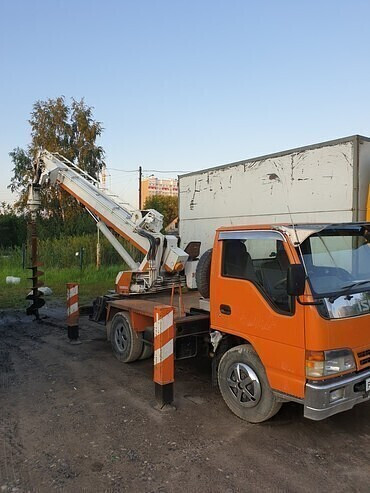 Бурение ям под столбы и опоры