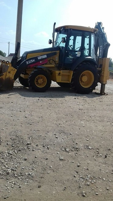 John Deere 325K