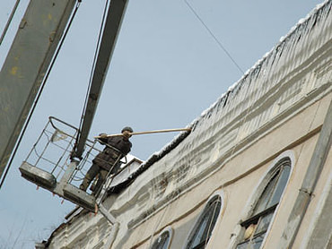 Очистка крыш от наледи и снега