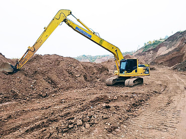 KOMATSU PC200-8MO