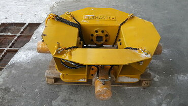 Быстросъёмные механизмы и другое для навесного оборудования к спецтехнике